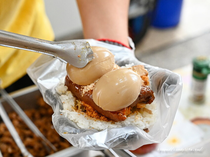 常嚐幸福肉排飯糰｜台中巨無霸飯糰再一間！配料塞爆，吃完一顆飽兩餐 - 糖糖's 享食生活