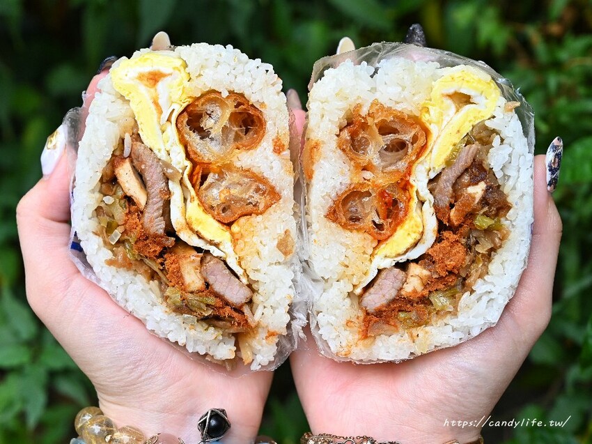 常嚐幸福肉排飯糰｜台中巨無霸飯糰再一間！配料塞爆，吃完一顆飽兩餐 - 糖糖's 享食生活