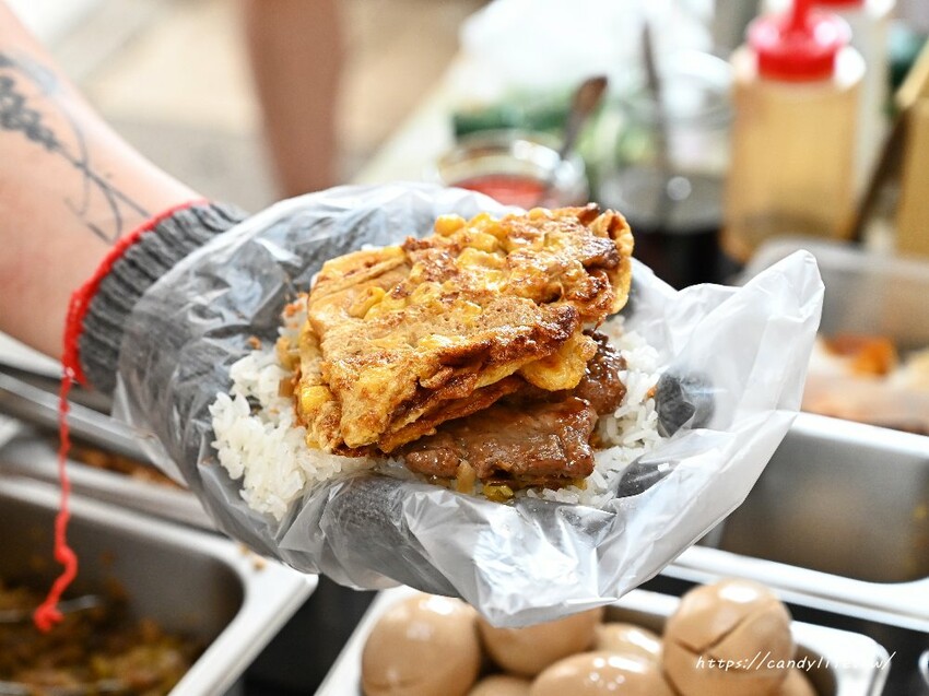 常嚐幸福肉排飯糰｜台中巨無霸飯糰再一間！配料塞爆，吃完一顆飽兩餐 - 糖糖's 享食生活