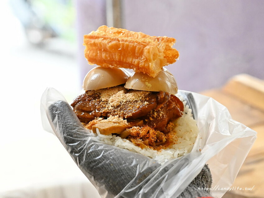 常嚐幸福肉排飯糰｜台中巨無霸飯糰再一間！配料塞爆，吃完一顆飽兩餐 - 糖糖's 享食生活