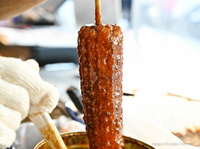 炳叔烤玉米｜台中必吃烤玉米推薦！六種口味任你選，在一中商圈也吃得到人氣烤玉米 - 糖糖's 享食生活