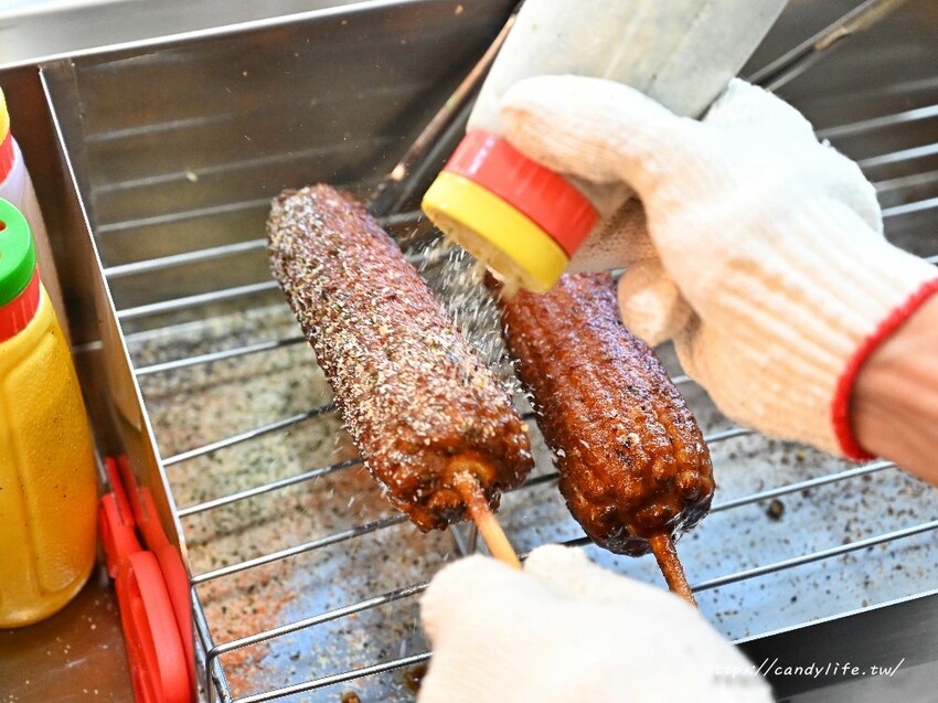 炳叔烤玉米｜台中必吃烤玉米推薦！六種口味任你選，在一中商圈也吃得到人氣烤玉米 - 糖糖's 享食生活