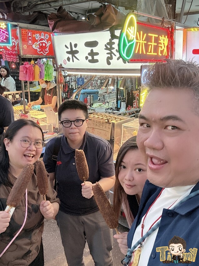 桃園市中壢區桃園中壢嵩烤玉米 這是我們在中原夜市看過最大支的烤玉米 (菜單營業時間地址電話) - 跟著踢小米吃喝玩樂趣