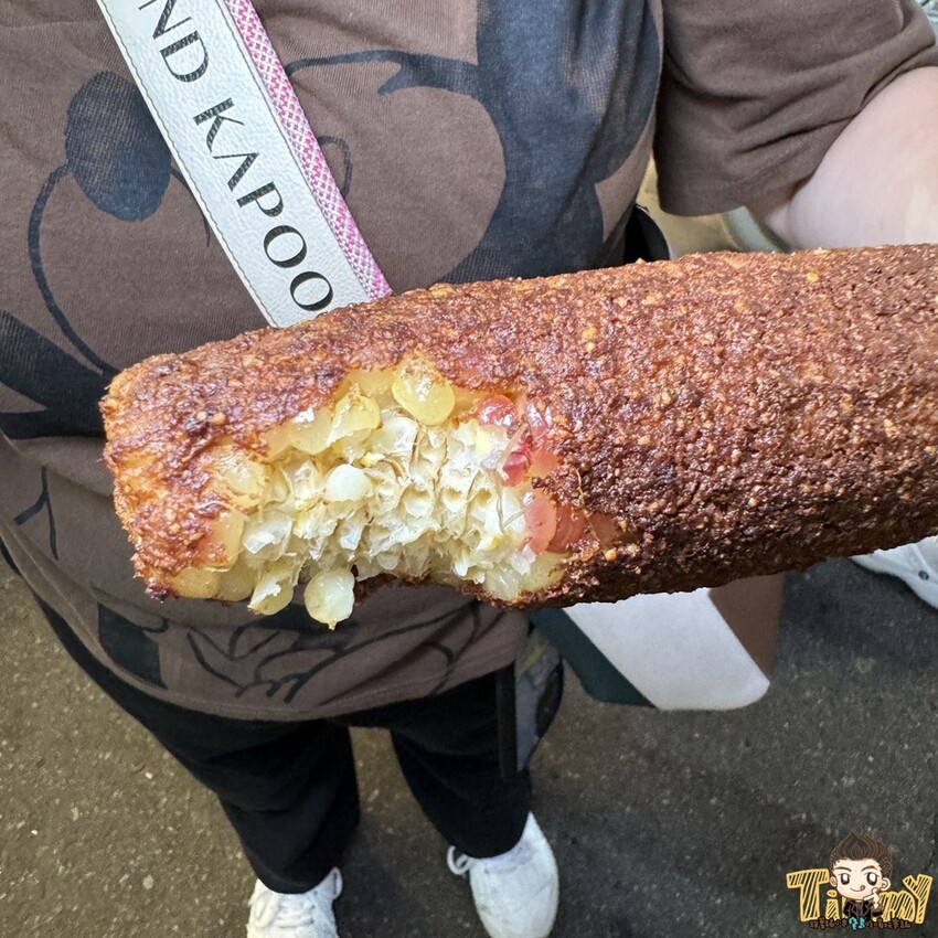 桃園市中壢區桃園中壢嵩烤玉米 這是我們在中原夜市看過最大支的烤玉米 (菜單營業時間地址電話) - 跟著踢小米吃喝玩樂趣