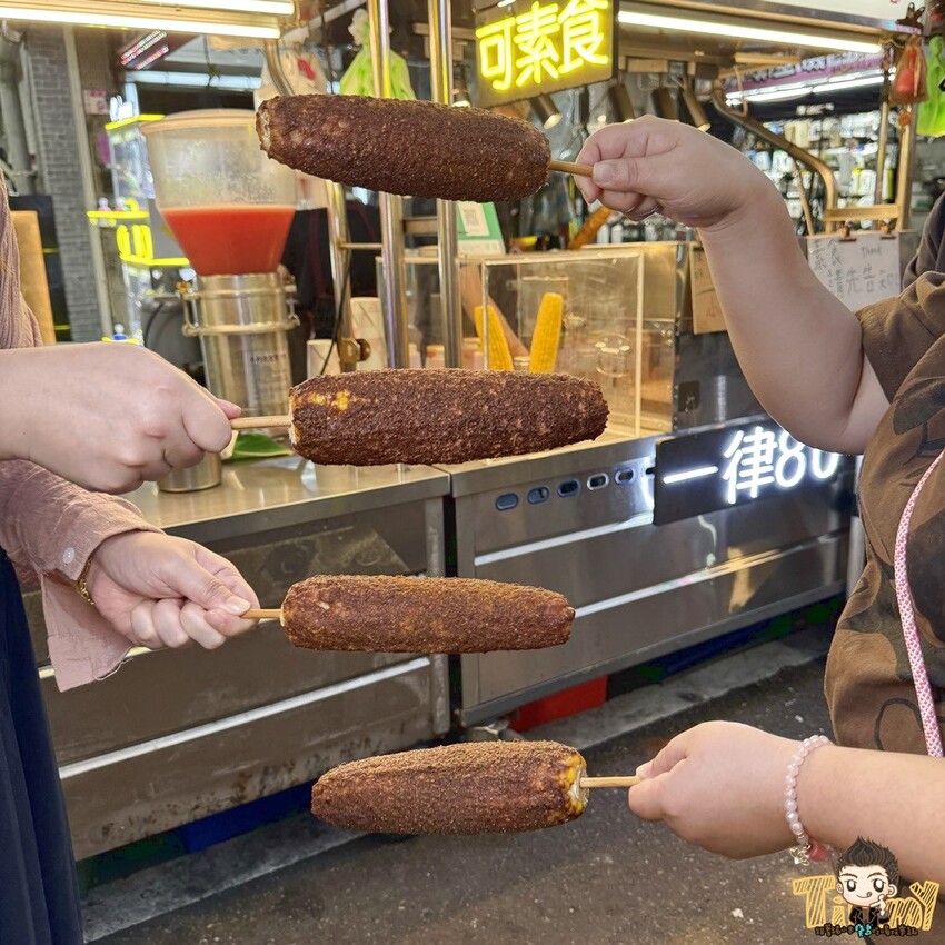 桃園市中壢區桃園中壢嵩烤玉米 這是我們在中原夜市看過最大支的烤玉米 (菜單營業時間地址電話) - 跟著踢小米吃喝玩樂趣