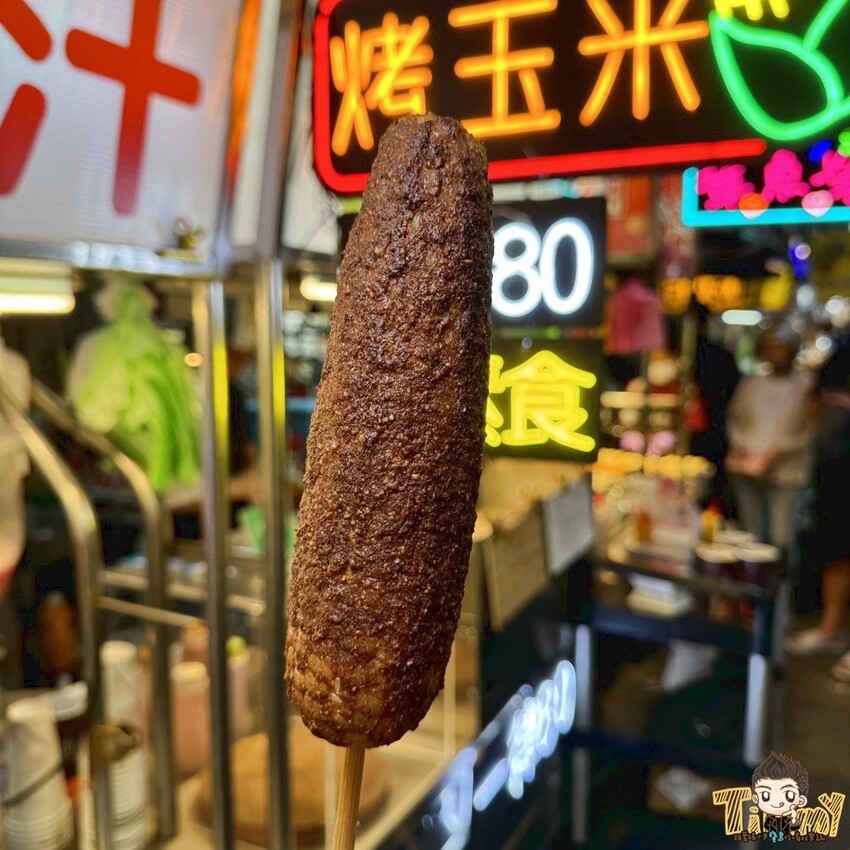 桃園市中壢區桃園中壢嵩烤玉米 這是我們在中原夜市看過最大支的烤玉米 (菜單營業時間地址電話) - 跟著踢小米吃喝玩樂趣