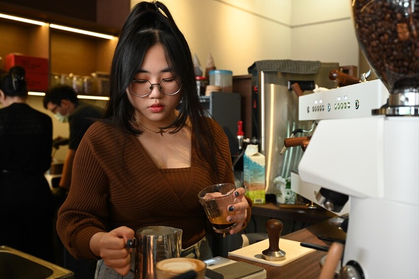 高雄美食。SYDNEY Café 雪梨咖啡 澳洲小拿鐵、義大利麵、批薩、薄餅 平價消費免服務費! - 快樂的過每一天