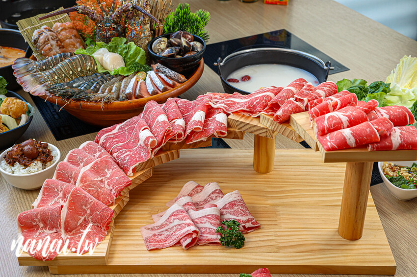 這家新開火鍋店也很猛！26種蔬食自助吧，居然有鳥蛋肉燥，蒸籠點心，雞蛋，統一布丁，中華愛玉任你吃，饗點鍋員林店