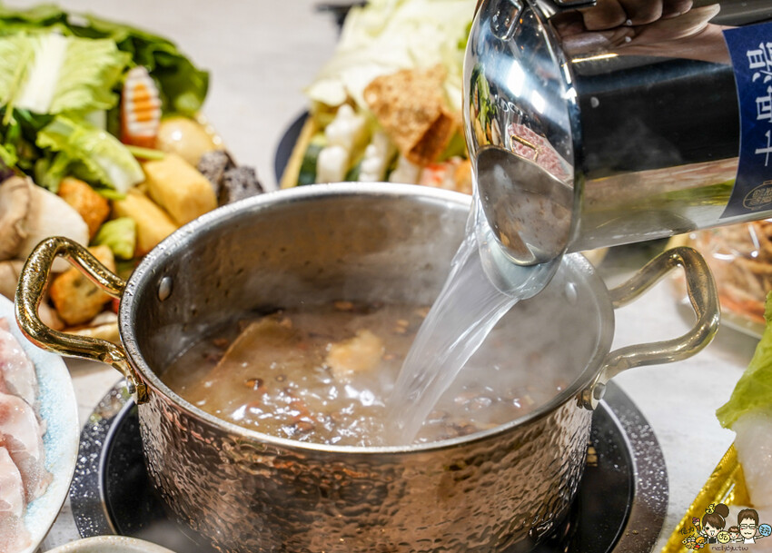 飄香超過一甲子 汕頭泉成沙茶潮鍋 高雄鐵道園區店,高雄人熟悉的汕頭扁魚鍋、澄清路美食、鄰近文山特區鍋物推薦 - 跟著尼力吃喝玩樂&親子生活