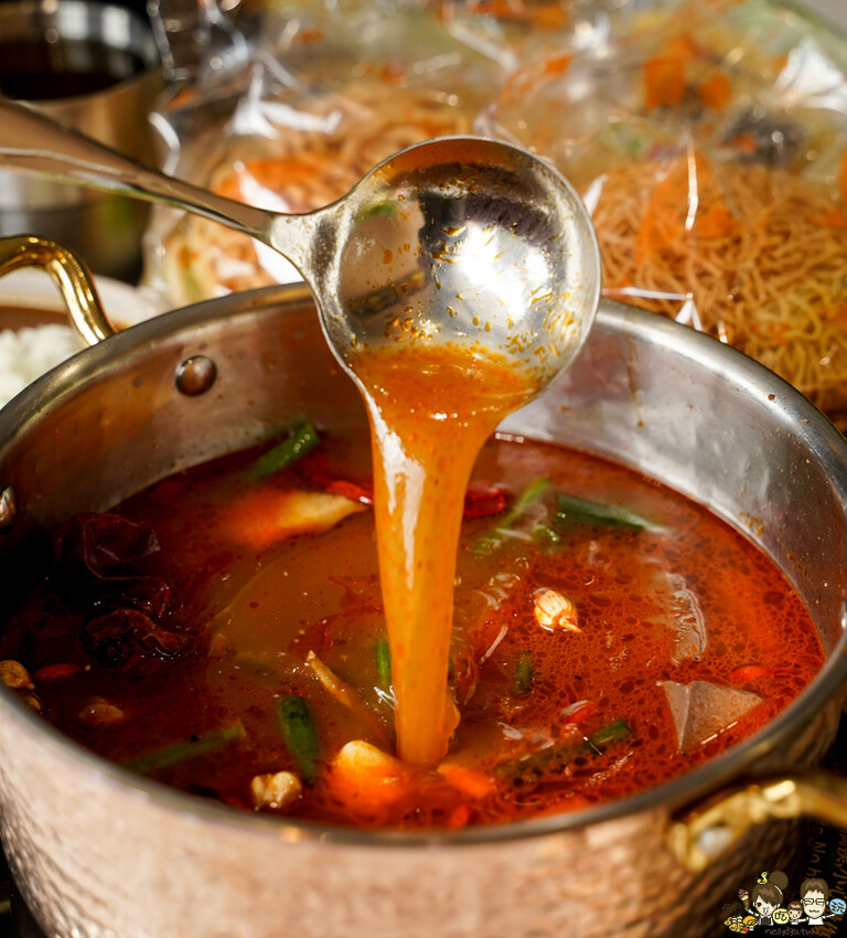 飄香超過一甲子 汕頭泉成沙茶潮鍋 高雄鐵道園區店,高雄人熟悉的汕頭扁魚鍋、澄清路美食、鄰近文山特區鍋物推薦 - 跟著尼力吃喝玩樂&親子生活