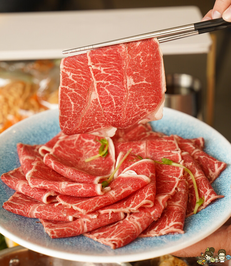 飄香超過一甲子 汕頭泉成沙茶潮鍋 高雄鐵道園區店,高雄人熟悉的汕頭扁魚鍋、澄清路美食、鄰近文山特區鍋物推薦 - 跟著尼力吃喝玩樂&親子生活