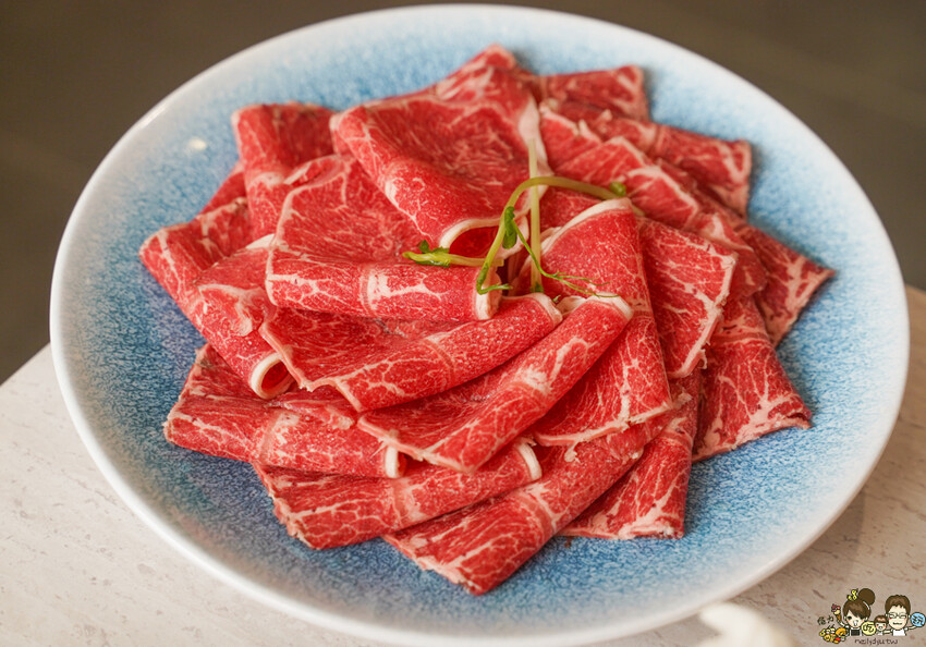 飄香超過一甲子 汕頭泉成沙茶潮鍋 高雄鐵道園區店,高雄人熟悉的汕頭扁魚鍋、澄清路美食、鄰近文山特區鍋物推薦 - 跟著尼力吃喝玩樂&親子生活