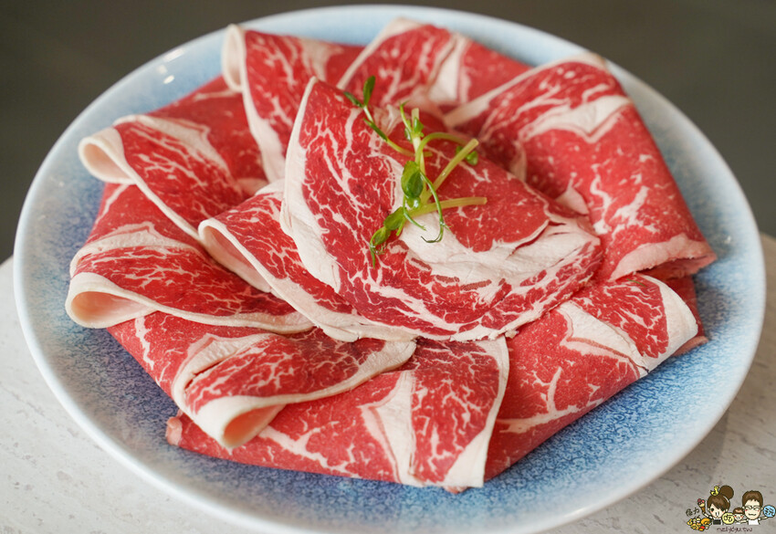 飄香超過一甲子 汕頭泉成沙茶潮鍋 高雄鐵道園區店,高雄人熟悉的汕頭扁魚鍋、澄清路美食、鄰近文山特區鍋物推薦 - 跟著尼力吃喝玩樂&親子生活