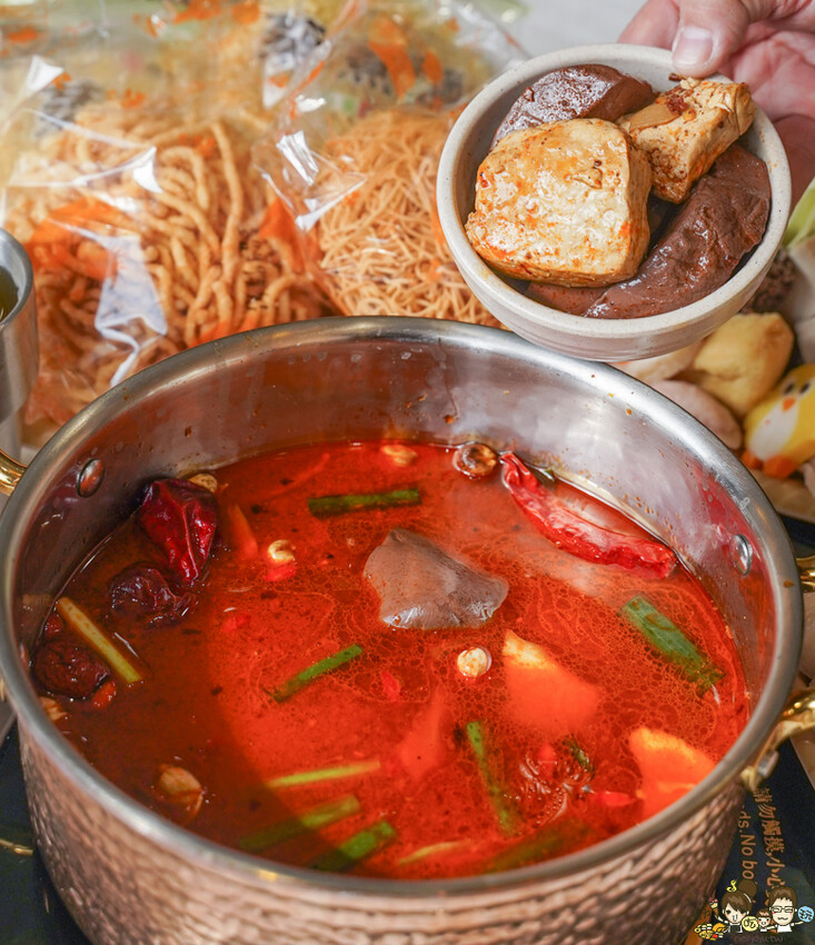 飄香超過一甲子 汕頭泉成沙茶潮鍋 高雄鐵道園區店,高雄人熟悉的汕頭扁魚鍋、澄清路美食、鄰近文山特區鍋物推薦 - 跟著尼力吃喝玩樂&親子生活