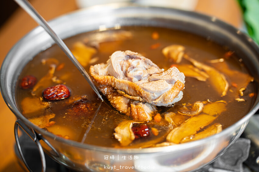 台中燒鵝_焱月燒鵝,在城堡吃燒鵝、麻油燒鵝火鍋,勤美綠園道美 台中燒鵝_焱月燒鵝,在城堡吃燒鵝、麻油燒鵝火鍋,勤美綠園道美