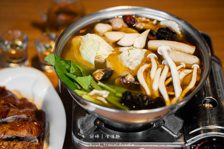 台中燒鵝_焱月燒鵝,在城堡吃燒鵝、麻油燒鵝火鍋,勤美綠園道美 台中燒鵝_焱月燒鵝,在城堡吃燒鵝、麻油燒鵝火鍋,勤美綠園道美