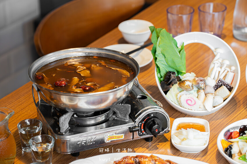 台中燒鵝_焱月燒鵝,在城堡吃燒鵝、麻油燒鵝火鍋,勤美綠園道美 台中燒鵝_焱月燒鵝,在城堡吃燒鵝、麻油燒鵝火鍋,勤美綠園道美