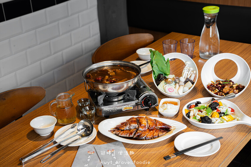 台中燒鵝_焱月燒鵝,在城堡吃燒鵝、麻油燒鵝火鍋,勤美綠園道美 台中燒鵝_焱月燒鵝,在城堡吃燒鵝、麻油燒鵝火鍋,勤美綠園道美