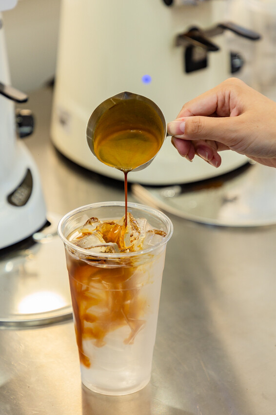 韓國「아아」冰美式風潮！高雄阿啊咖啡輕美式 特色貝果菜單一次看。