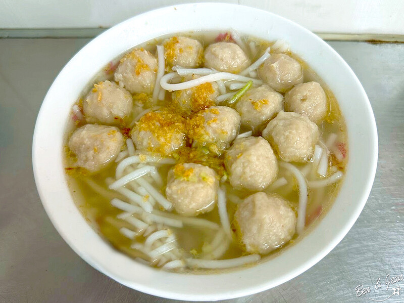 宜蘭必訪老店!1942年創立「信利號阿塗貓耳朵」,必吃Q彈貓耳朵米粉。