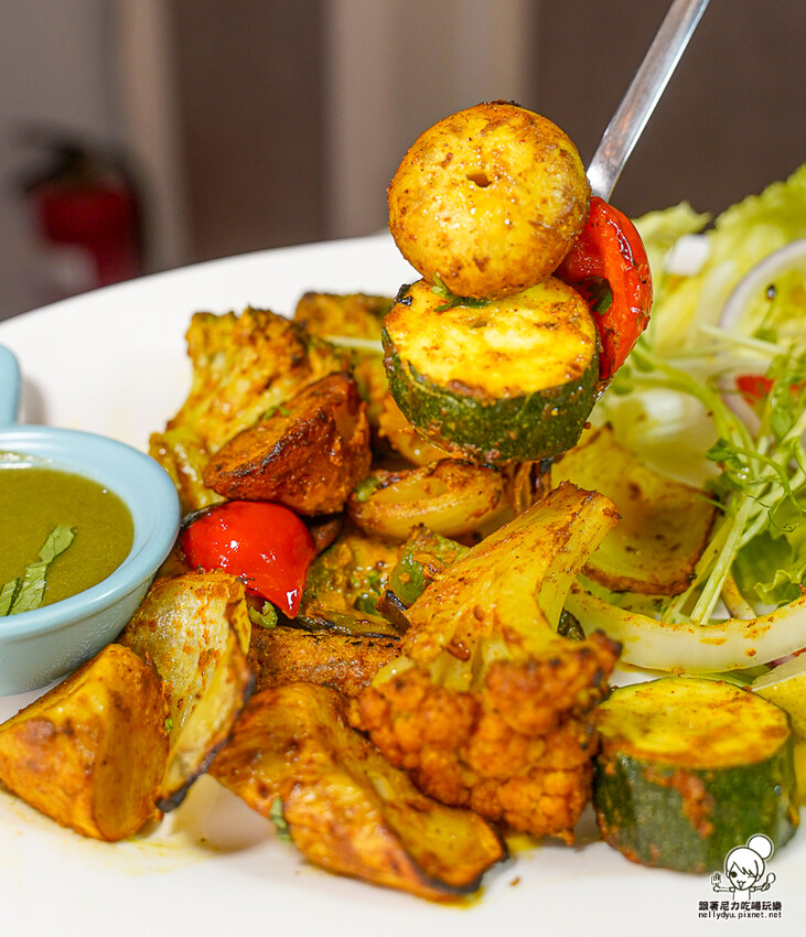 高雄美術館最強的 都瓦哩印度廚房酒館旗艦店，全部都是印度籍主廚現點製作、道地印度餐點、連印度人都大讚 - 跟著尼力吃喝玩樂＆親子生活