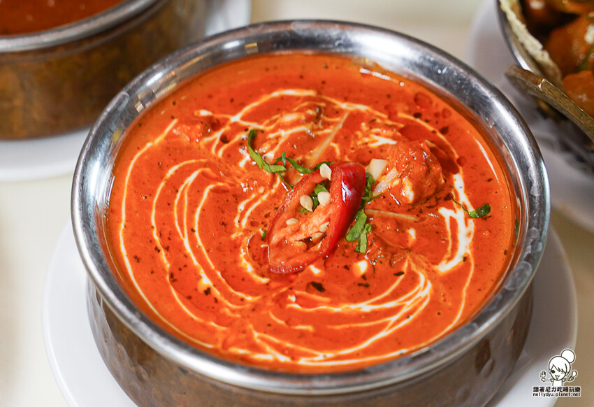 高雄美術館最強的 都瓦哩印度廚房酒館旗艦店，全部都是印度籍主廚現點製作、道地印度餐點、連印度人都大讚 - 跟著尼力吃喝玩樂＆親子生活