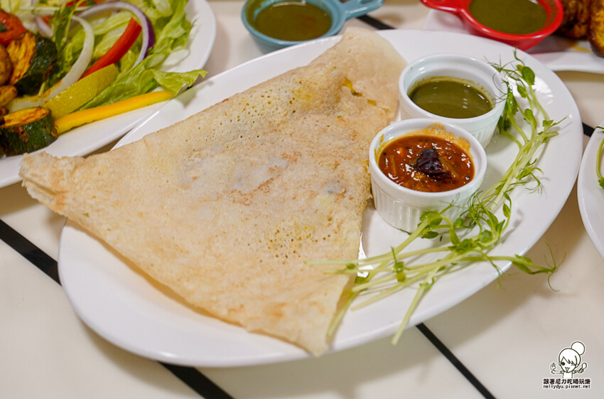 高雄美術館最強的 都瓦哩印度廚房酒館旗艦店，全部都是印度籍主廚現點製作、道地印度餐點、連印度人都大讚 - 跟著尼力吃喝玩樂＆親子生活