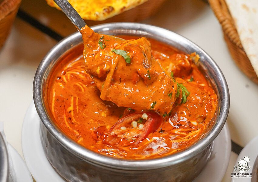 高雄美術館最強的 都瓦哩印度廚房酒館旗艦店，全部都是印度籍主廚現點製作、道地印度餐點、連印度人都大讚 - 跟著尼力吃喝玩樂＆親子生活