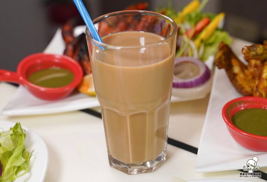 高雄美術館最強的 都瓦哩印度廚房酒館旗艦店，全部都是印度籍主廚現點製作、道地印度餐點、連印度人都大讚 - 跟著尼力吃喝玩樂＆親子生活