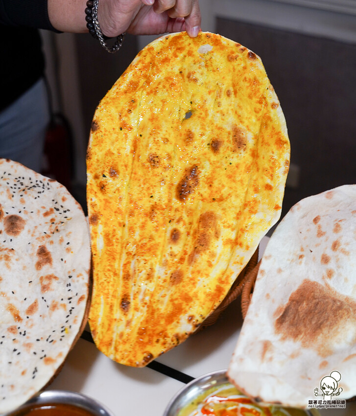 高雄美術館最強的 都瓦哩印度廚房酒館旗艦店，全部都是印度籍主廚現點製作、道地印度餐點、連印度人都大讚 - 跟著尼力吃喝玩樂＆親子生活