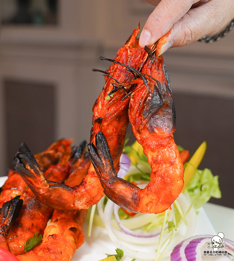 高雄美術館最強的 都瓦哩印度廚房酒館旗艦店，全部都是印度籍主廚現點製作、道地印度餐點、連印度人都大讚 - 跟著尼力吃喝玩樂＆親子生活