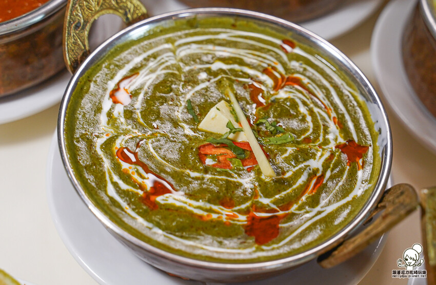 高雄美術館最強的 都瓦哩印度廚房酒館旗艦店，全部都是印度籍主廚現點製作、道地印度餐點、連印度人都大讚 - 跟著尼力吃喝玩樂＆親子生活