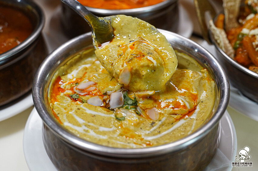 高雄美術館最強的 都瓦哩印度廚房酒館旗艦店，全部都是印度籍主廚現點製作、道地印度餐點、連印度人都大讚 - 跟著尼力吃喝玩樂＆親子生活