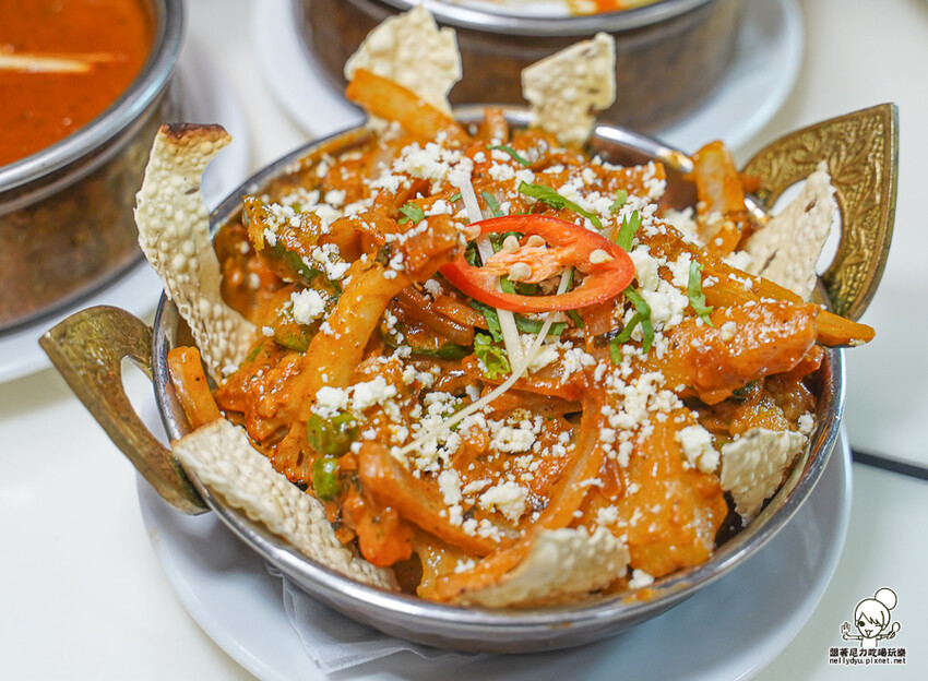 高雄美術館最強的 都瓦哩印度廚房酒館旗艦店，全部都是印度籍主廚現點製作、道地印度餐點、連印度人都大讚 - 跟著尼力吃喝玩樂＆親子生活