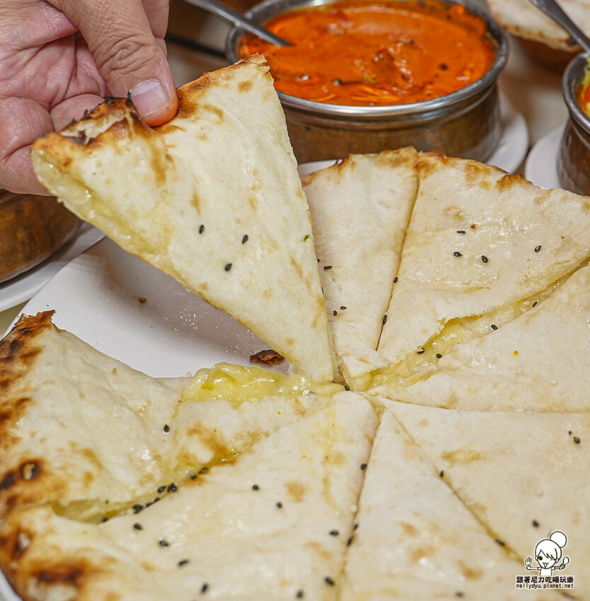 高雄美術館最強的 都瓦哩印度廚房酒館旗艦店，全部都是印度籍主廚現點製作、道地印度餐點、連印度人都大讚 - 跟著尼力吃喝玩樂＆親子生活