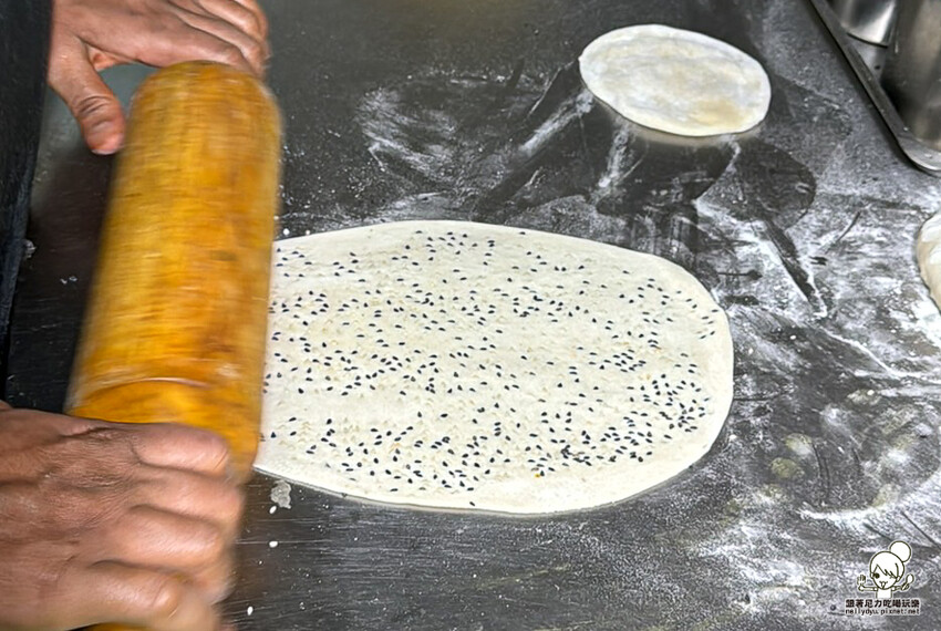 高雄美術館最強的 都瓦哩印度廚房酒館旗艦店，全部都是印度籍主廚現點製作、道地印度餐點、連印度人都大讚 - 跟著尼力吃喝玩樂＆親子生活