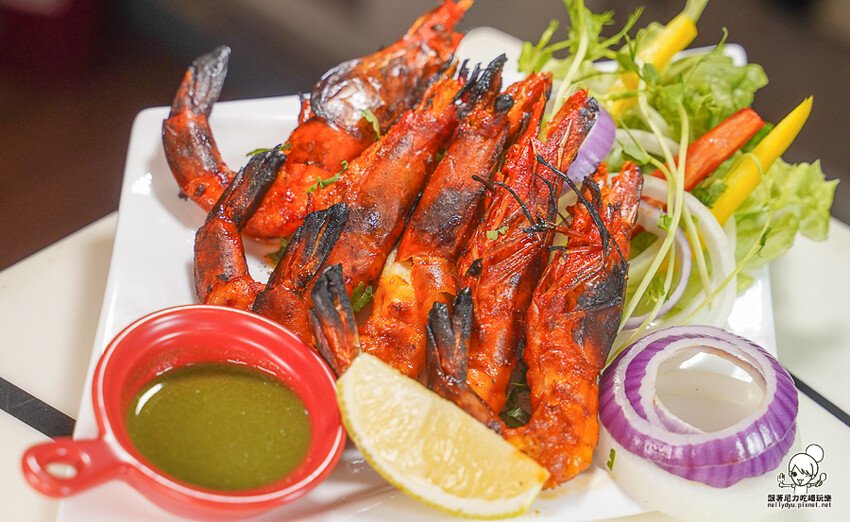 高雄美術館最強的 都瓦哩印度廚房酒館旗艦店，全部都是印度籍主廚現點製作、道地印度餐點、連印度人都大讚 - 跟著尼力吃喝玩樂＆親子生活