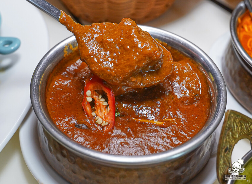 高雄美術館最強的 都瓦哩印度廚房酒館旗艦店，全部都是印度籍主廚現點製作、道地印度餐點、連印度人都大讚 - 跟著尼力吃喝玩樂＆親子生活