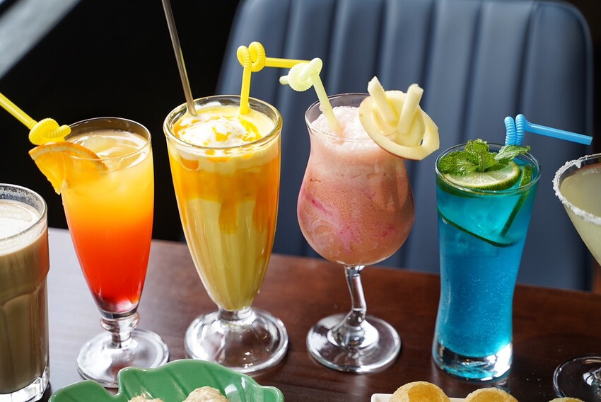 新竹小有名氣的「活力印度餐廳 HOLI Indian Restaurant」 插旗台中啦!老闆、廚師都是印度人,香料烤餅配上奶油雞肉咖哩,真的超級好吃!餐點選擇非常多元~ - 阿華田的美食日記