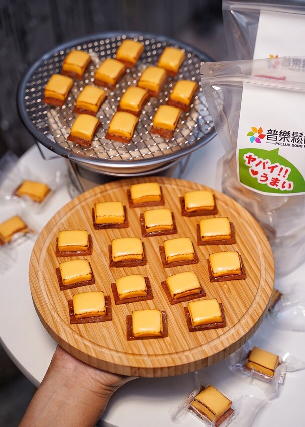 下酒、追劇零嘴新選擇！普樂鬆食品超涮嘴的「JAKI君起司肉乾」，六層起司加上厚實彈牙蜜汁肉乾，帶有炙燒香氣，鹹香又開胃，而且在蝦皮上就能輕鬆買到！ - 阿華田的美食日記