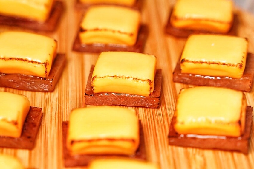 下酒、追劇零嘴新選擇！普樂鬆食品超涮嘴的「JAKI君起司肉乾」，六層起司加上厚實彈牙蜜汁肉乾，帶有炙燒香氣，鹹香又開胃，而且在蝦皮上就能輕鬆買到！ - 阿華田的美食日記