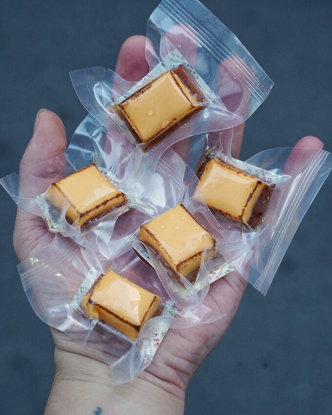 下酒、追劇零嘴新選擇！普樂鬆食品超涮嘴的「JAKI君起司肉乾」，六層起司加上厚實彈牙蜜汁肉乾，帶有炙燒香氣，鹹香又開胃，而且在蝦皮上就能輕鬆買到！ - 阿華田的美食日記