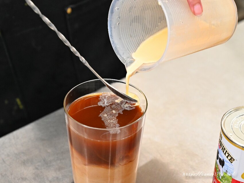 台中市西屯區Oopsip 嗚嘻｜台中最新奶蓋手搖飲專賣！超多創意奶蓋，招牌蘋果長紅直接現榨兩顆蘋果！ - 糖糖's 享食生活