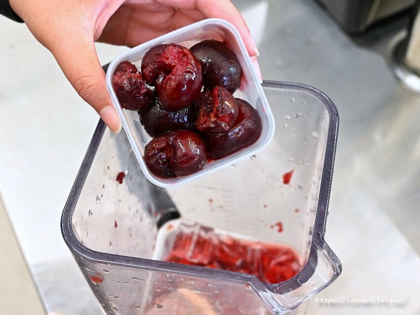 台中市西屯區Oopsip 嗚嘻｜台中最新奶蓋手搖飲專賣！超多創意奶蓋，招牌蘋果長紅直接現榨兩顆蘋果！ - 糖糖's 享食生活