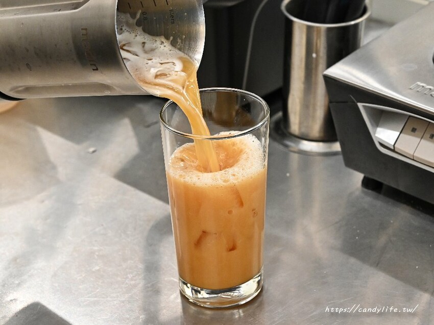 台中市西屯區Oopsip 嗚嘻｜台中最新奶蓋手搖飲專賣！超多創意奶蓋，招牌蘋果長紅直接現榨兩顆蘋果！ - 糖糖's 享食生活