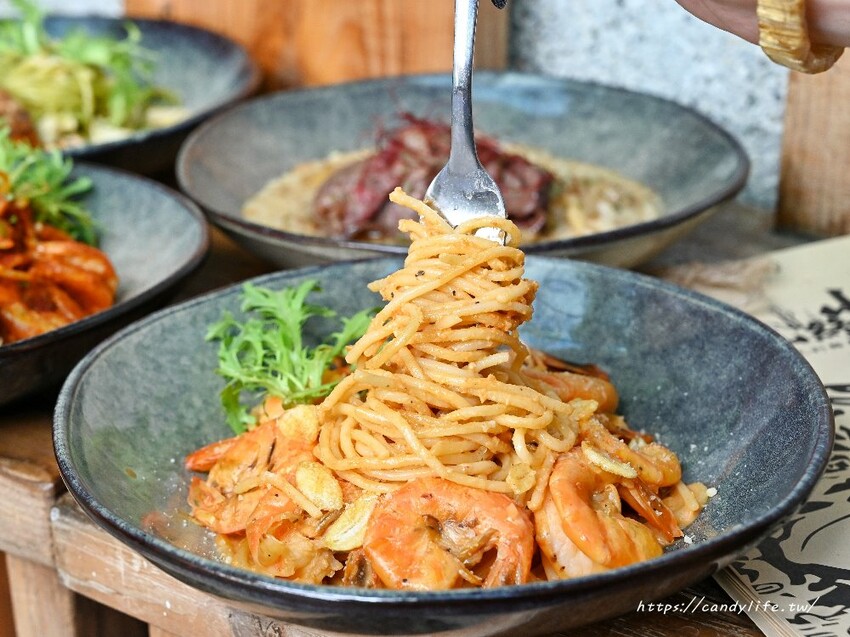 山終小鄰｜隱身在巷弄中靜謐義大利麵，份量精緻，七種醬料自由搭配 - 糖糖's 享食生活