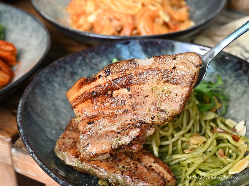 山終小鄰｜隱身在巷弄中靜謐義大利麵，份量精緻，七種醬料自由搭配 - 糖糖's 享食生活