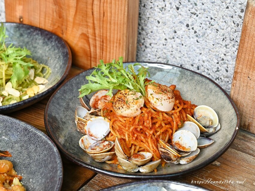 山終小鄰｜隱身在巷弄中靜謐義大利麵，份量精緻，七種醬料自由搭配 - 糖糖's 享食生活