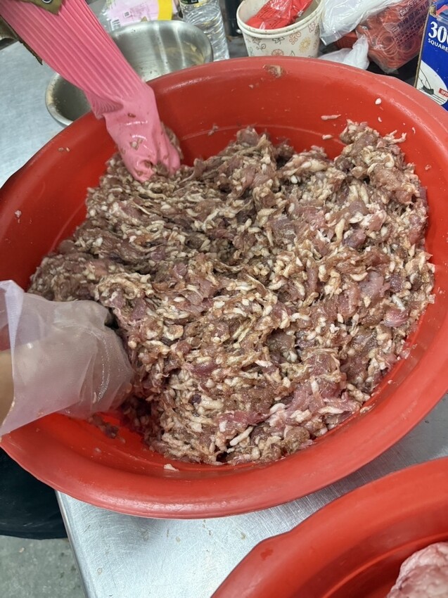 【台南傳統小吃】：小區腸將君_市場人氣美食，手工糯米腸、高粱