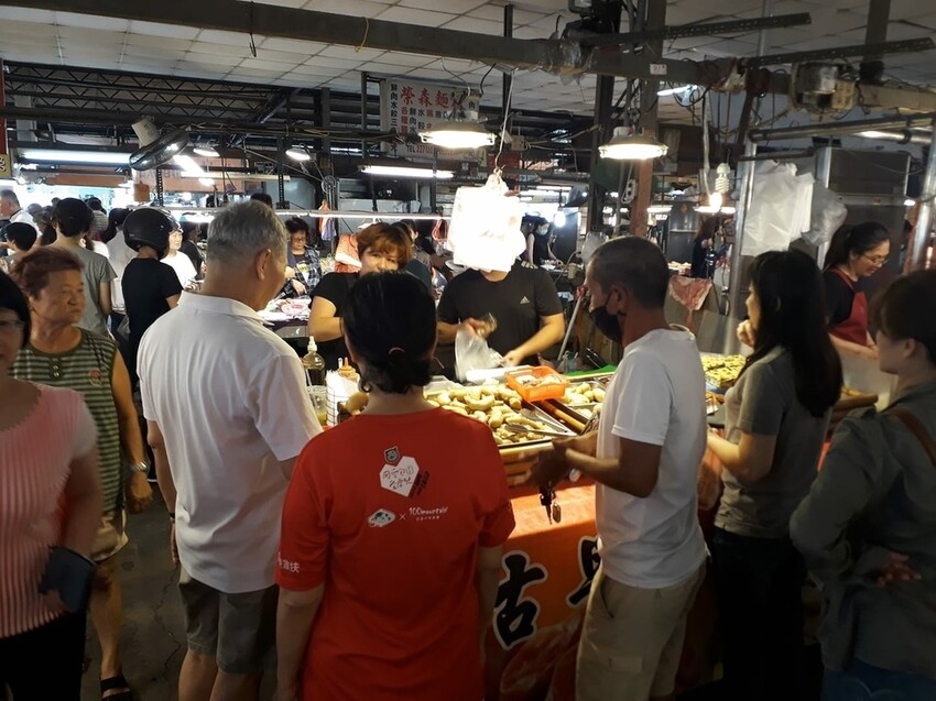 【台南傳統小吃】：小區腸將君_市場人氣美食，手工糯米腸、高粱